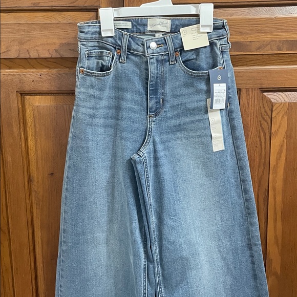 High-Rise Wide Leg Women’s Jeans - Light Blue NEW w tags Sz.6 inseam 31 inches - Picture 2 of 9